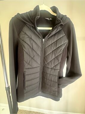 Fila Black Quilted Hooded Jacket Women’s Size M Lightweight Puffer Zip Up